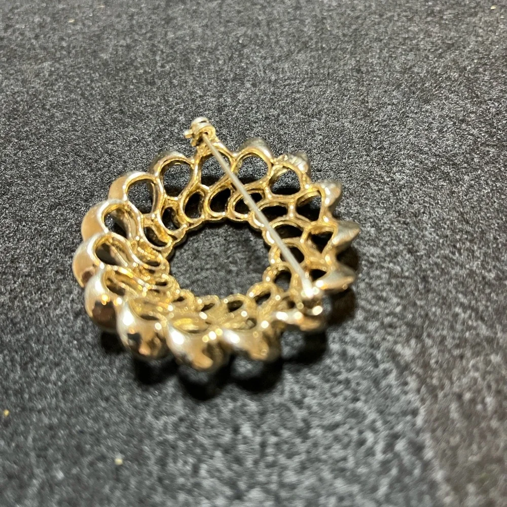 Sarah Coventry Gold Swirl Brooch